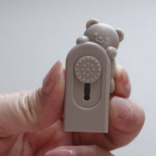 Daiso | Mini cúter retráctil – osos y gatos