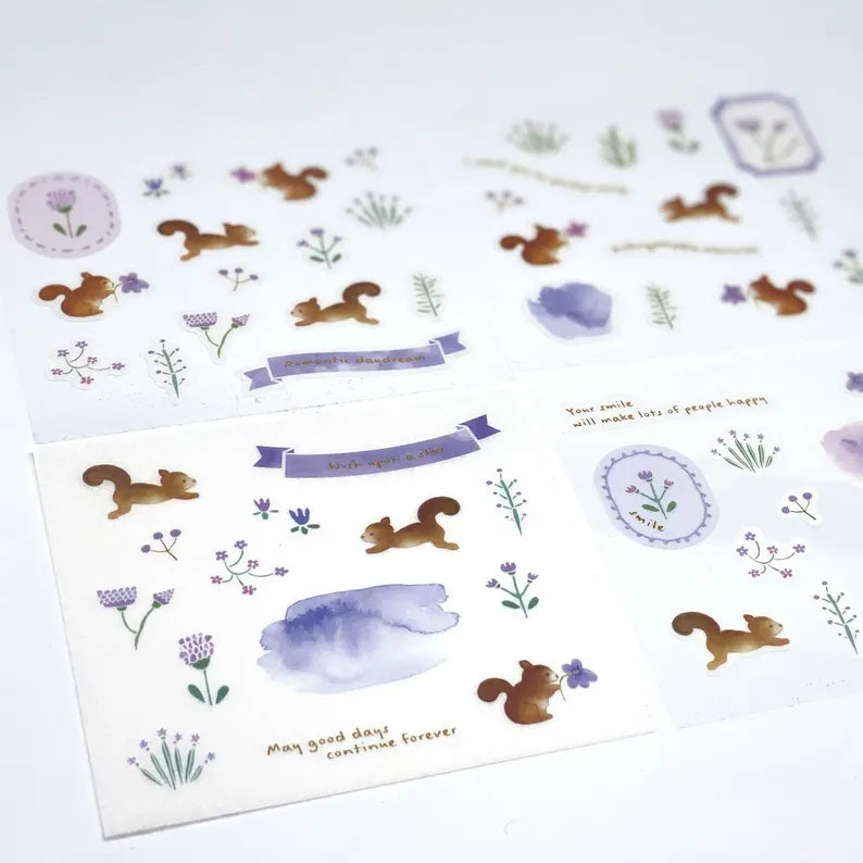 Set de pegatinas de bosque encantado con ilustraciones de alta calidad. Resalta la belleza de la naturaleza en tus creaciones con estas lindas ardillitas.