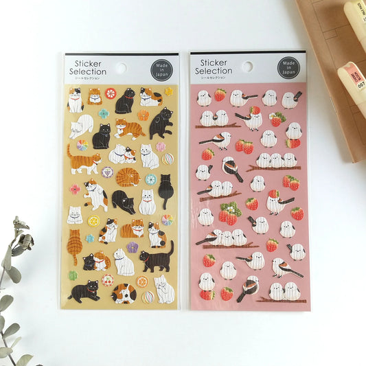 Pegatinas japonesas Gaia con ilustraciones de gatos y pajaros en diferentes posturas, acompañados de flores, frutas y pequeños objetos.