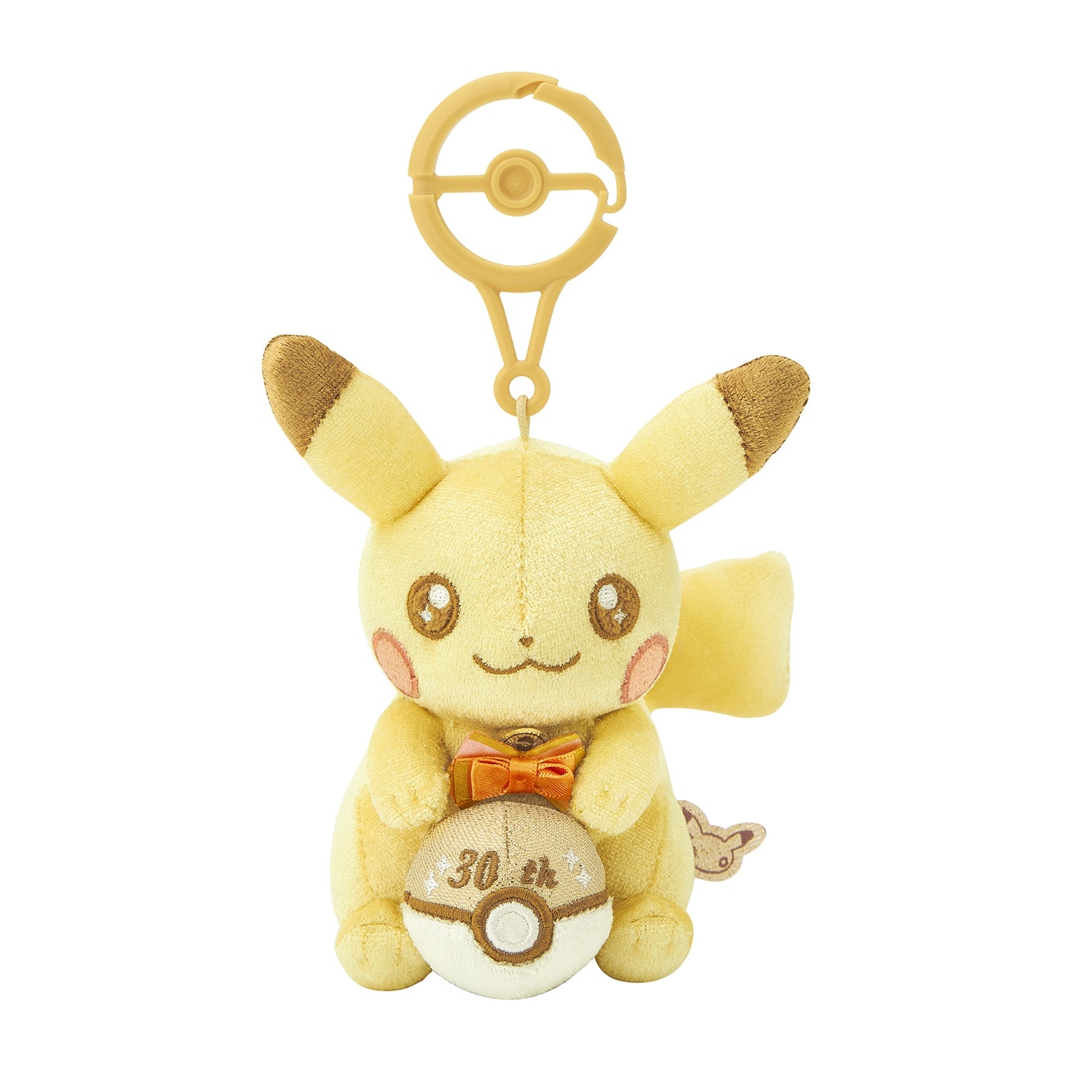 Llavero peluche Pikachu “30th” con Poké Ball bordada y clip, ideal para decorar mochilas y bolsos. Disponible en Nagomi Papelería, papelería japonesa en España.