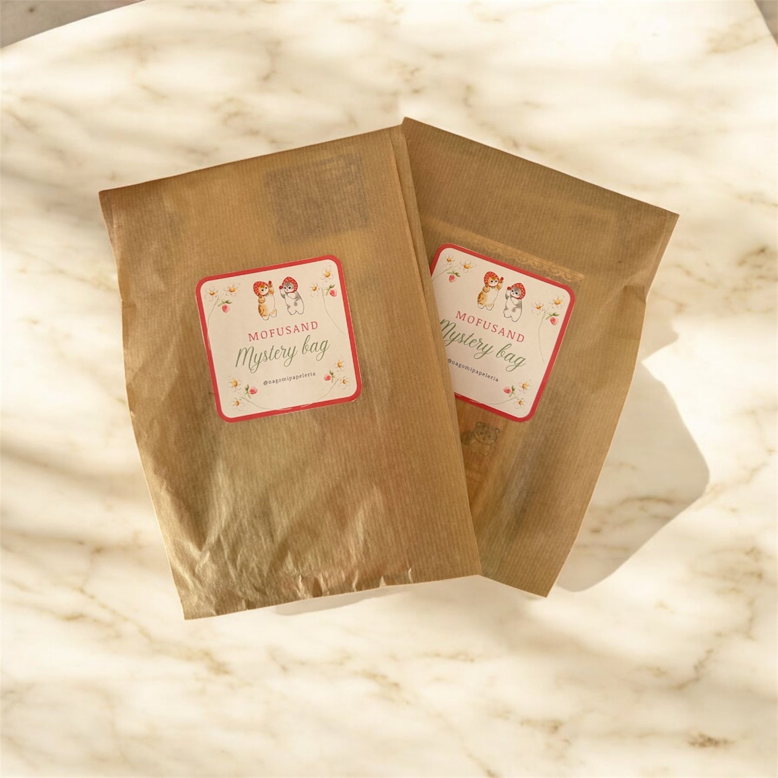 Dos Mystery Bags de Mofusand encima de mesa