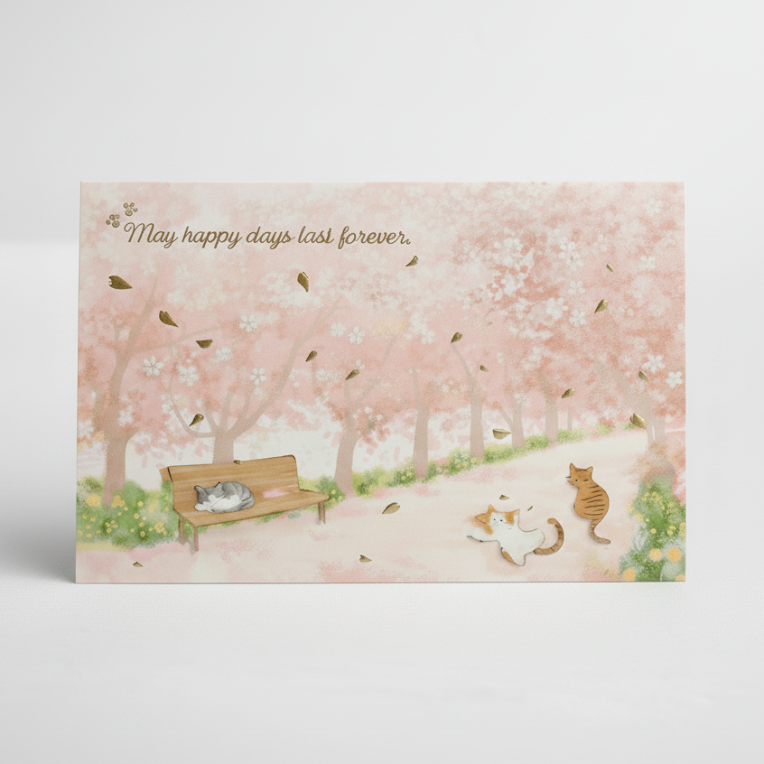 arjeta de felicitación con sakura y gatos “Sakura Park Cats” de Daiso, estética kawaii suave y elegante. Disponible en Nagomi Papelería, papelería japonesa en España.